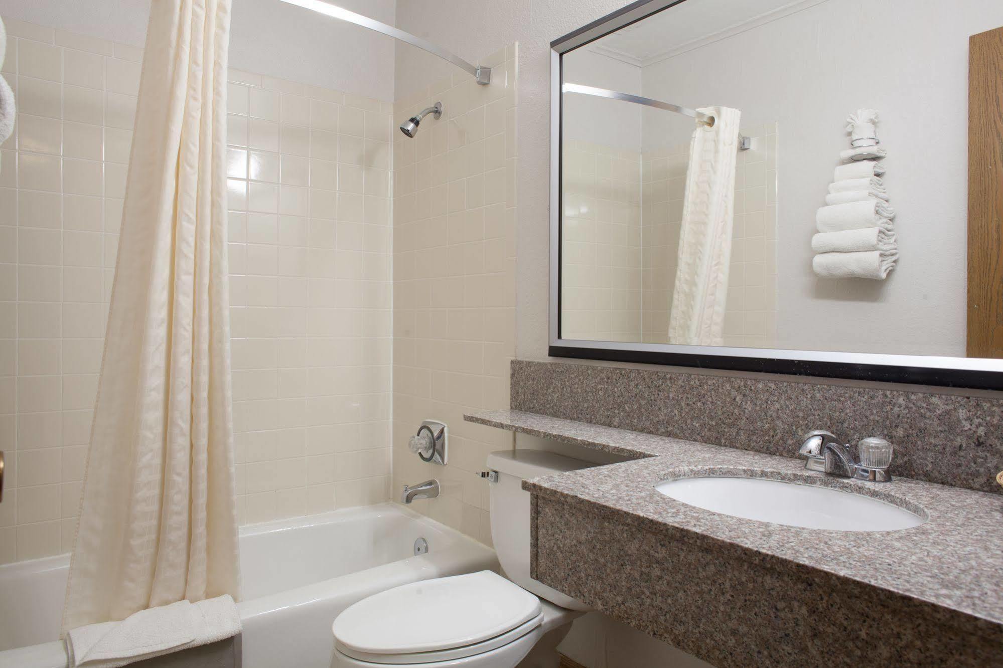 Heartland Inn Coralville Εξωτερικό φωτογραφία